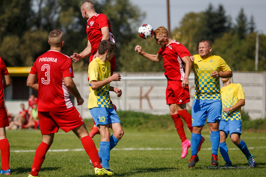 Mecz klasy "A" w piłce nożnej: Iskra Tarnów - Pogoria Pogórska Wola